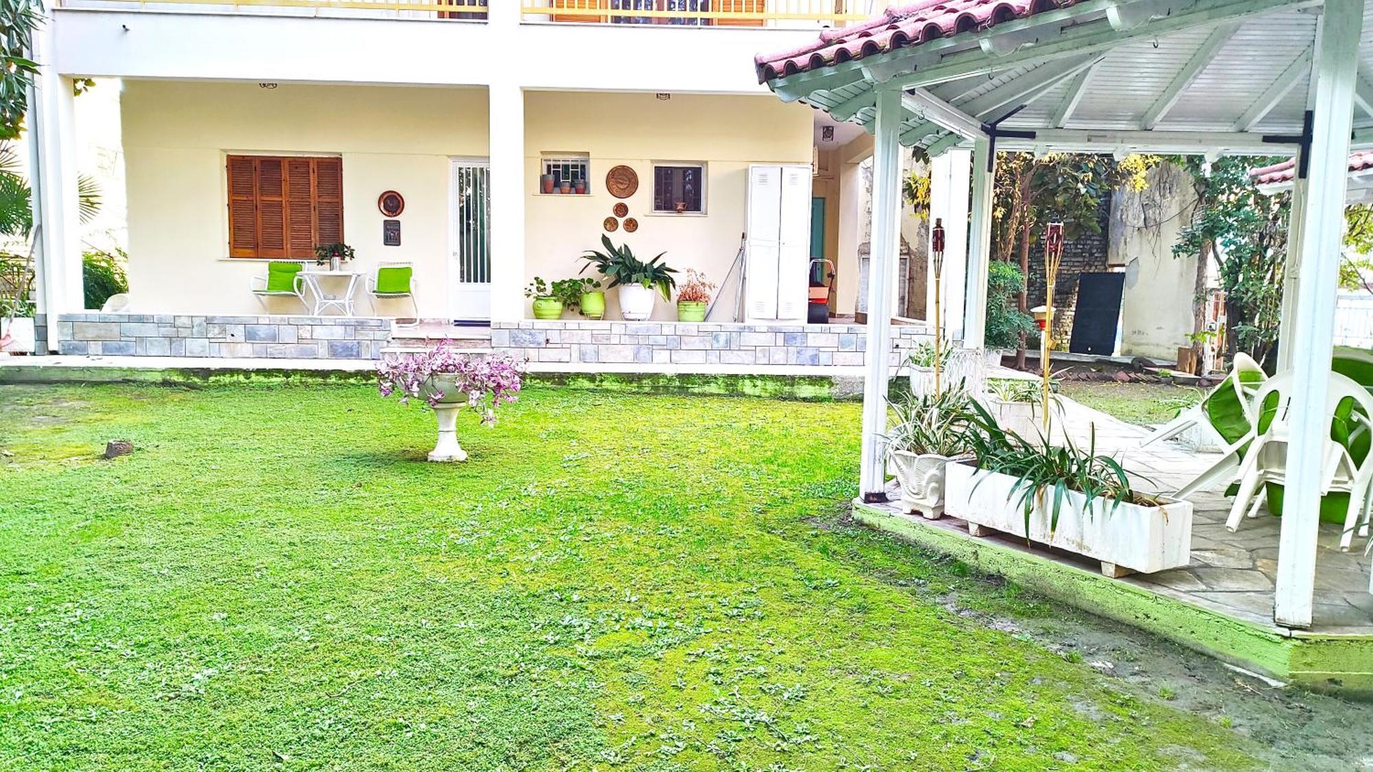 Garden House Apartment *
